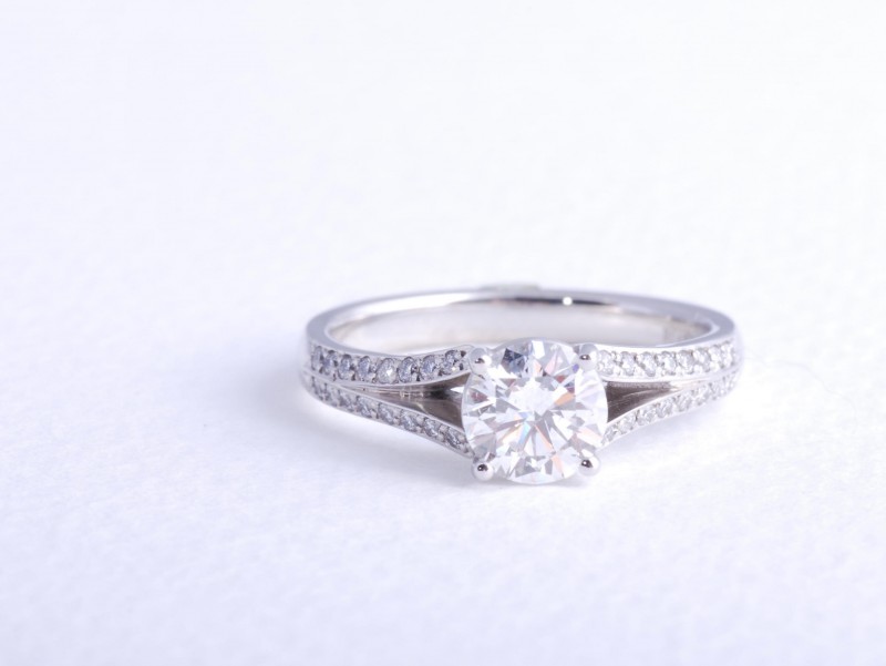 Hand crafted jewellery and custom engagement rings, personally designed by engagement ring designer Julian Bartrom.