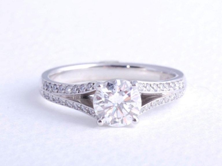 Brilliant cut 1ct diamond engagement ring in platinum by award-winning diamond expert Julian Bartrom Jewellery.