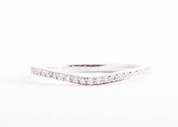 Curved wedding ring